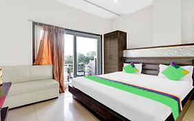 Itsy Hotels Anjali Mahal 500, Mtrs From Mathura Railway Station